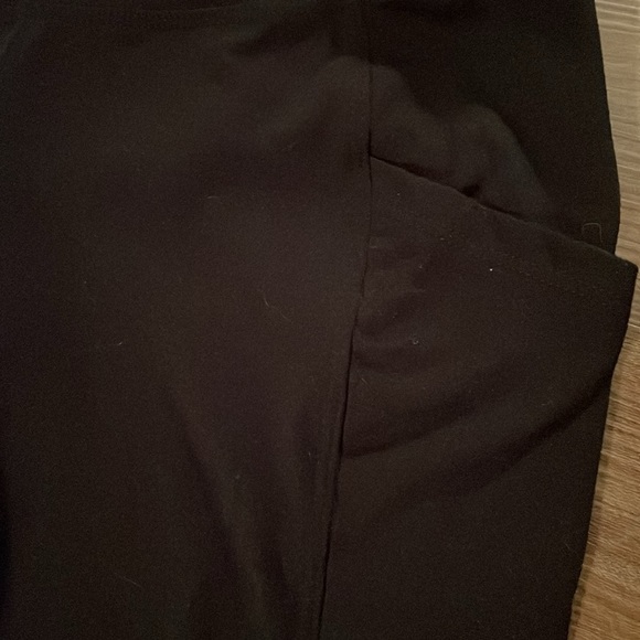 Black Pocket Leggings - Picture 5 of 12
